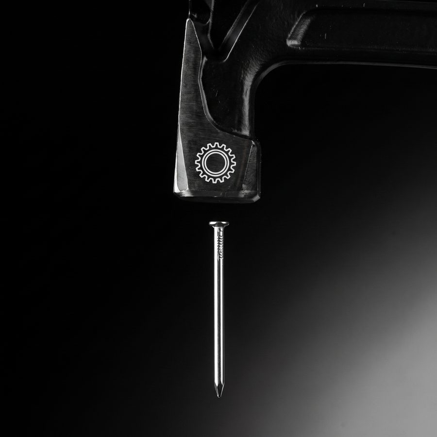 Magnetischer Nagelhalter des Steeltec – Nagel wird magnetisch angezogen